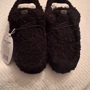 Hey Dude Mens' Black Fuzzy Shoes